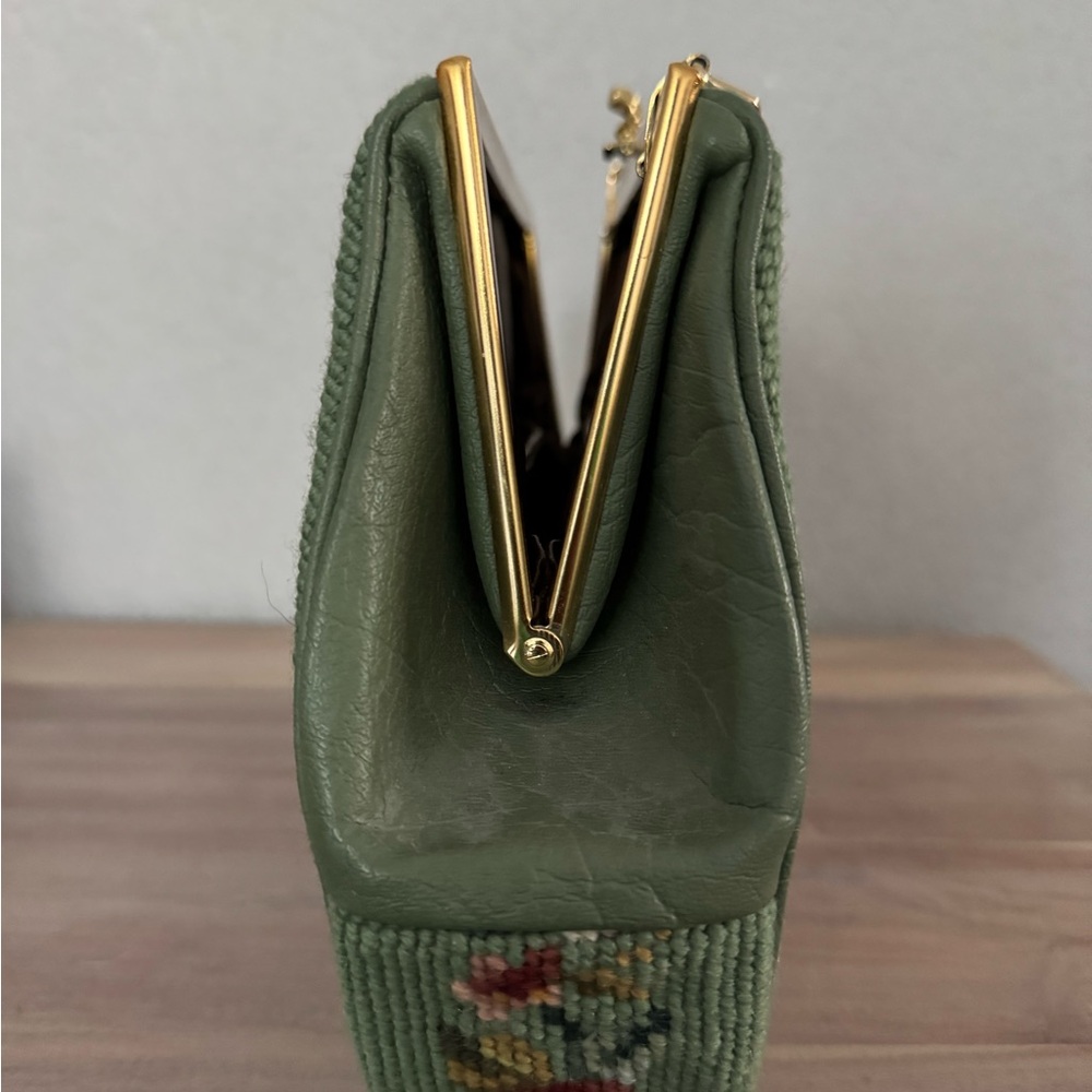 Vintage 1960s Fabric Needlepoint Floral Green Chain Bag - Picture 5 of 6